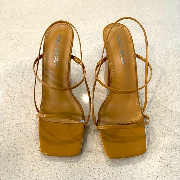 ASOS block heel shoes in nude. Size 8 - Picture 2 of 6